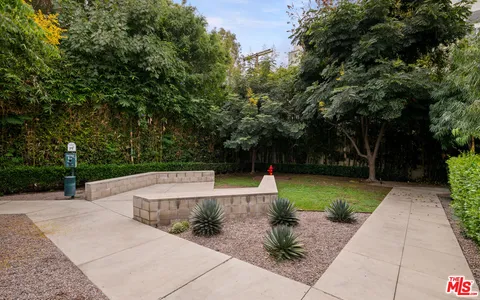 $1,145,000 | 660 North Gramercy Place, Los Angeles, CA 90004