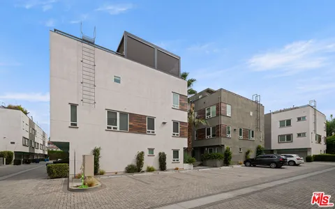 $1,145,000 | 660 North Gramercy Place, Los Angeles, CA 90004