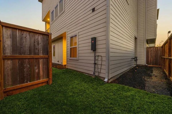 a view of a back yard of the house