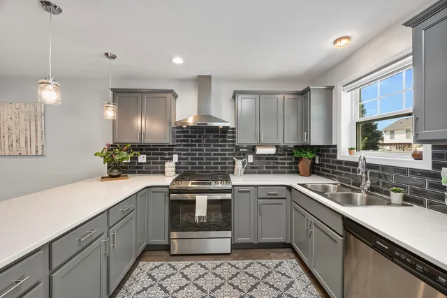 $299,000 | 1408 Woodbine Road, Unit 1, Bloomington, IL 61704