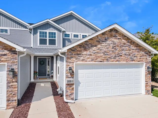 $299,000 | 1408 Woodbine Road, Unit 1, Bloomington, IL 61704