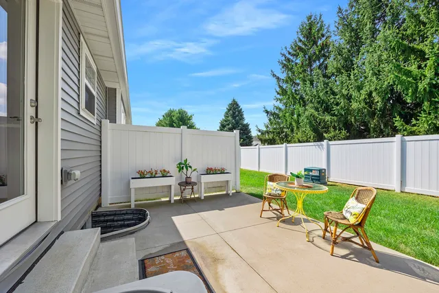 $299,000 | 1408 Woodbine Road, Unit 1, Bloomington, IL 61704