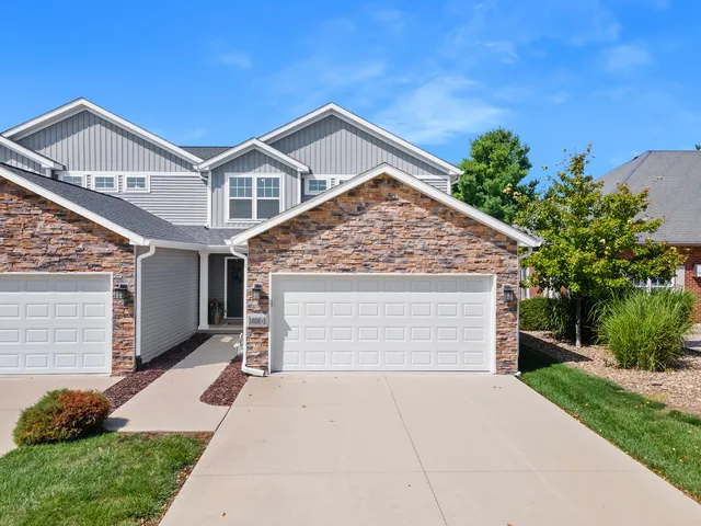 $299,000 | 1408 Woodbine Road, Unit 1, Bloomington, IL 61704