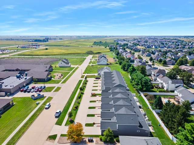 $299,000 | 1408 Woodbine Road, Unit 1, Bloomington, IL 61704