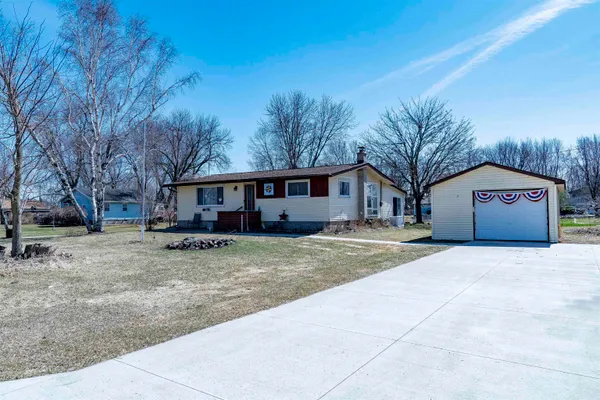 $325,000 | W285 Oak Street, Fremont, WI 54940