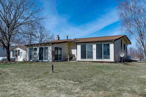 $325,000 | W285 Oak Street, Fremont, WI 54940