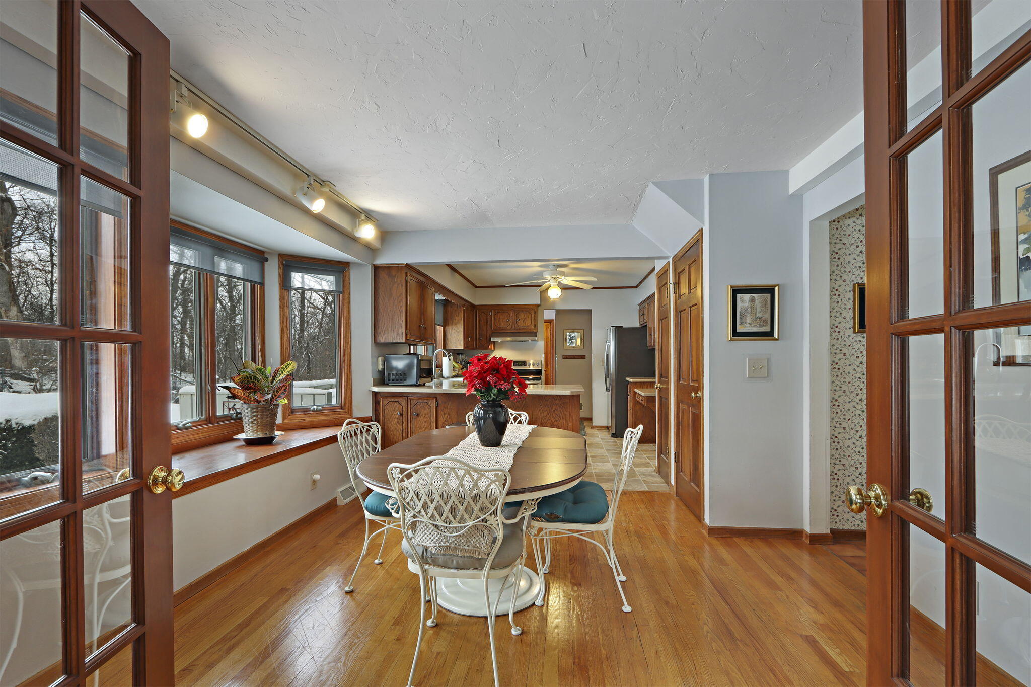 433 Robins Run Burlington, WI 53105 - Photo 9 of 37 Dining