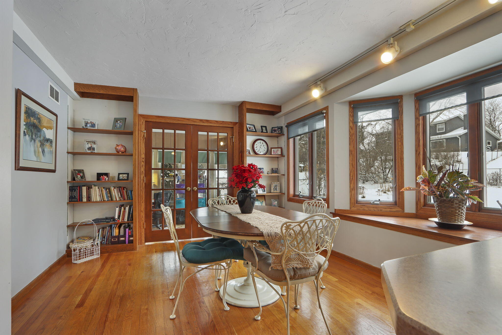 433 Robins Run Burlington, WI 53105 - Photo 10 of 37 Dining