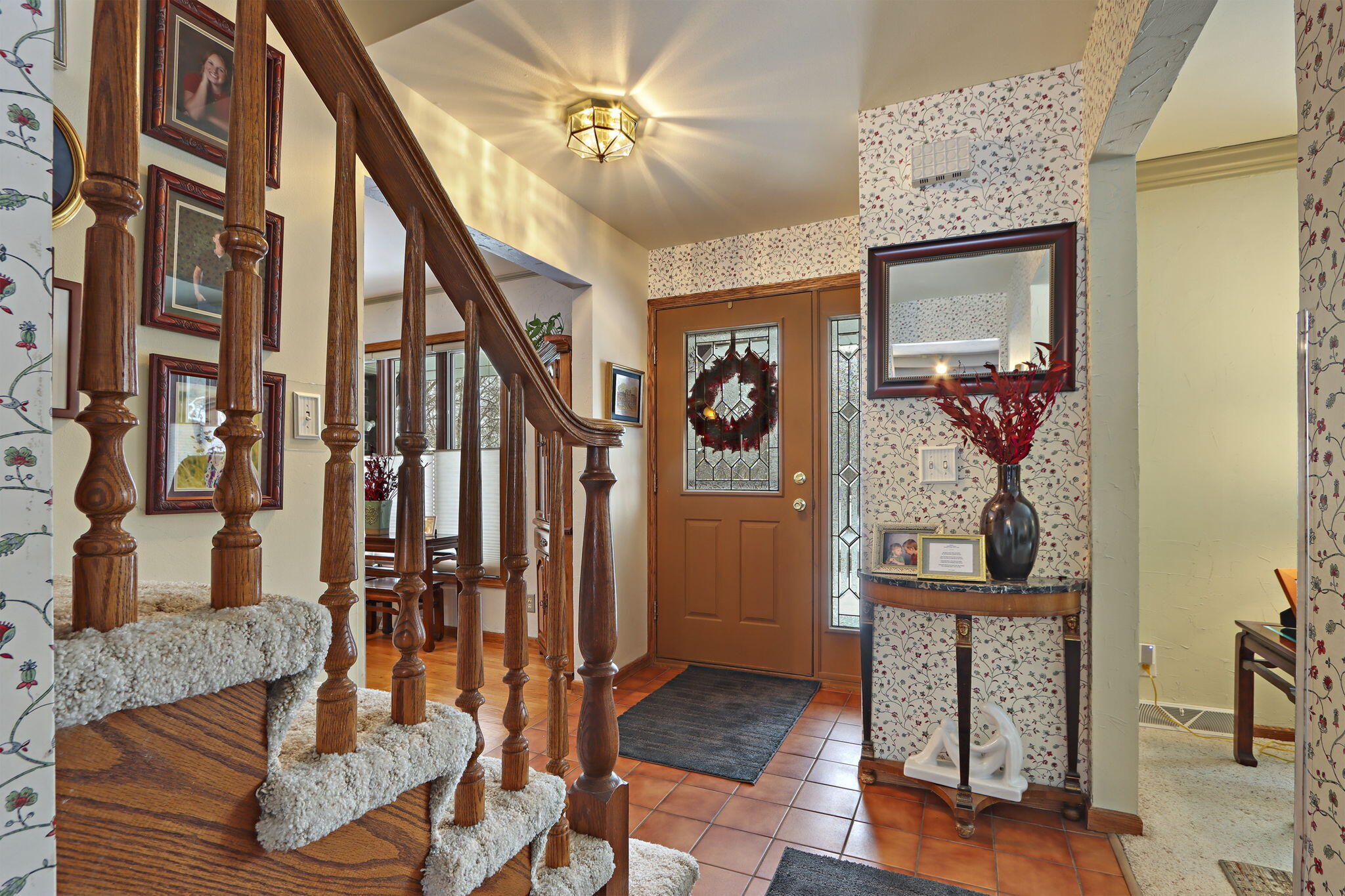 433 Robins Run Burlington, WI 53105 - Photo 12 of 37 Foyer