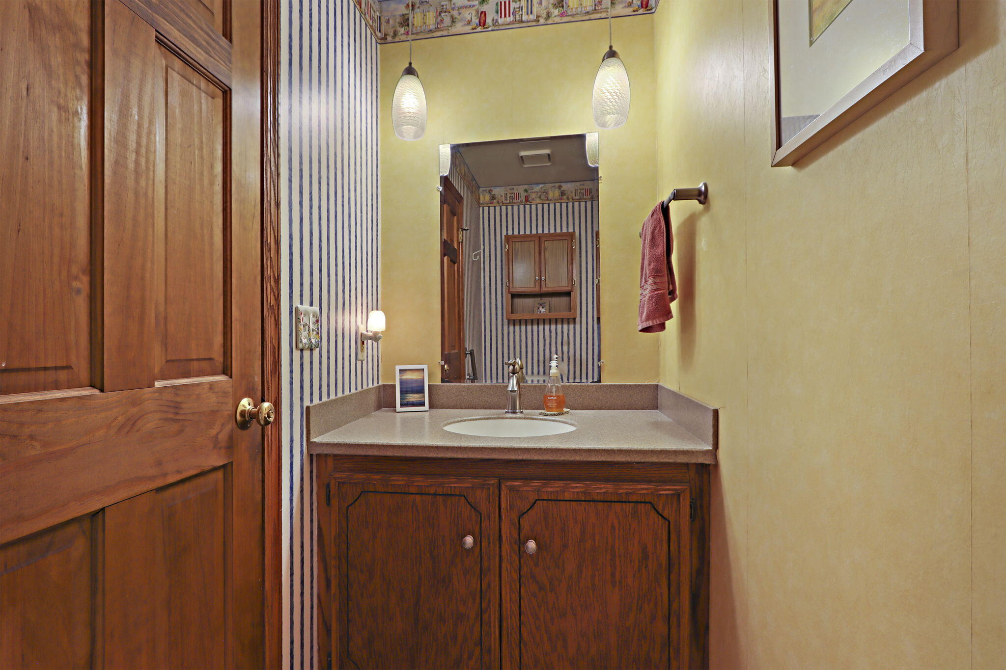 433 Robins Run Burlington, WI 53105 - Photo 15 of 37 Powder Room