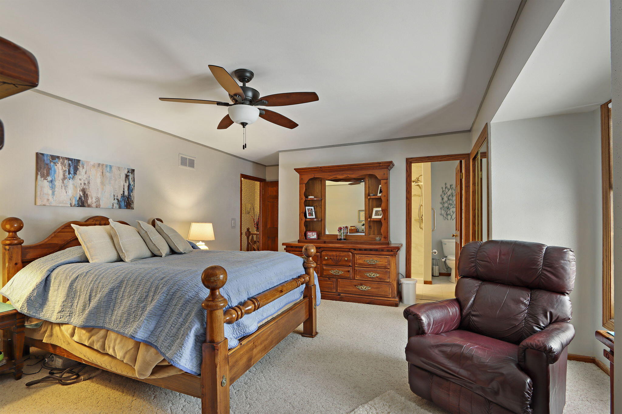 433 Robins Run Burlington, WI 53105 - Photo 16 of 37 Master Bed