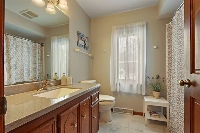 $525,000 | 433 Robins Run, Burlington, WI 53105