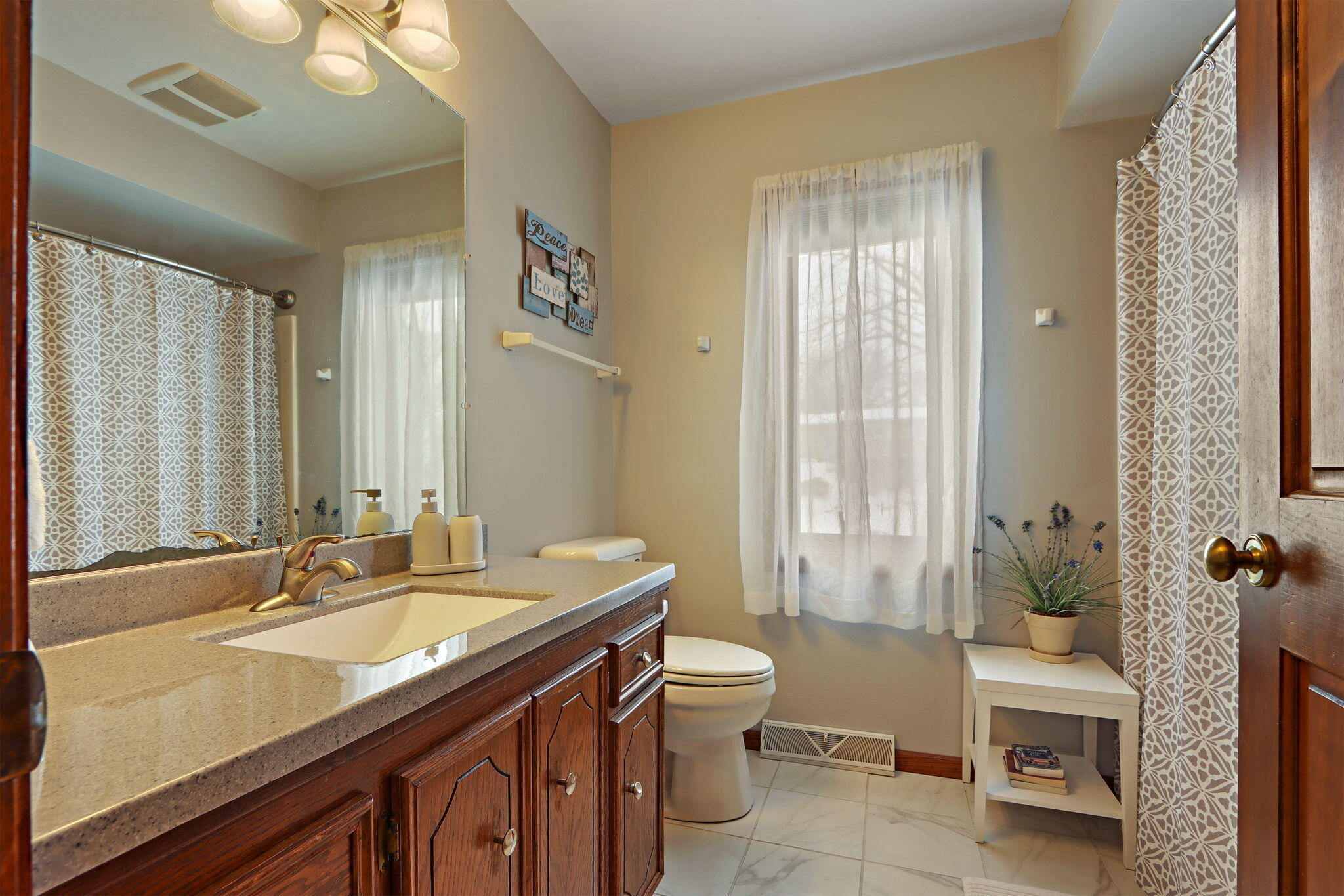 433 Robins Run Burlington, WI 53105 - Photo 21 of 37 Bath 2