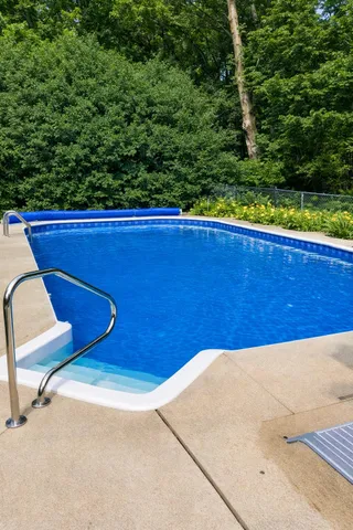 $525,000 | 433 Robins Run, Burlington, WI 53105