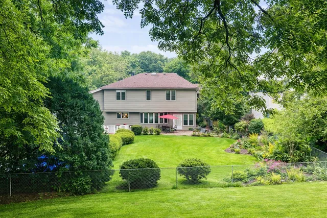 $525,000 | 433 Robins Run, Burlington, WI 53105