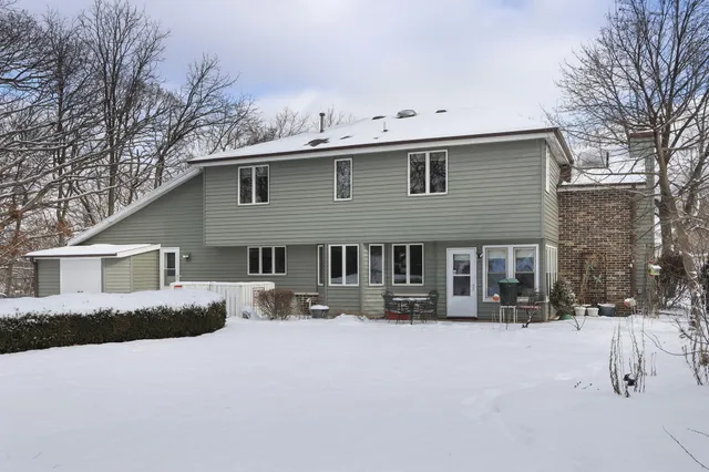 $525,000 | 433 Robins Run, Burlington, WI 53105
