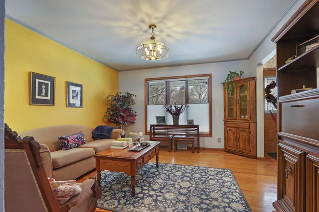 $525,000 | 433 Robins Run, Burlington, WI 53105