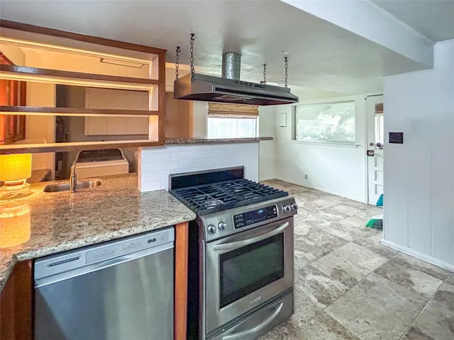 $240,000 | 530 Circle Way, Lake Jackson, TX 77566