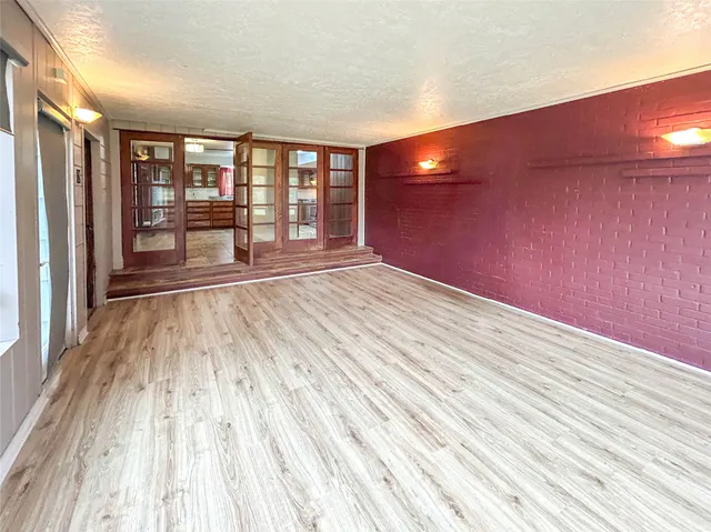 $240,000 | 530 Circle Way, Lake Jackson, TX 77566