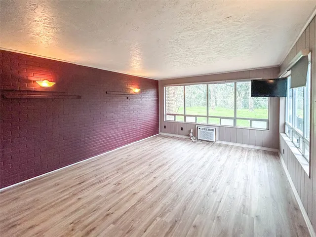 $240,000 | 530 Circle Way, Lake Jackson, TX 77566