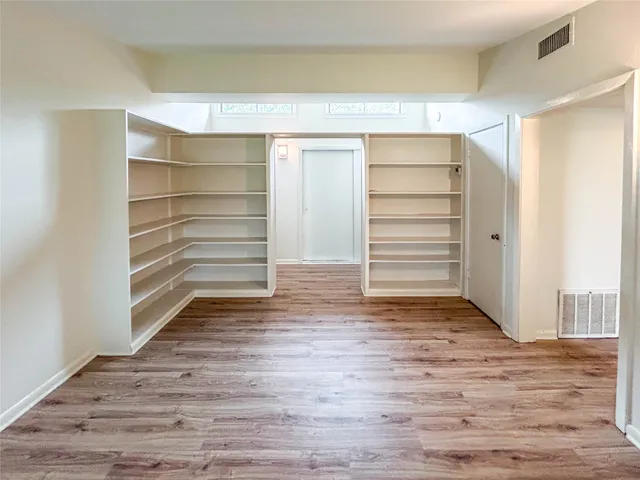 $240,000 | 530 Circle Way, Lake Jackson, TX 77566