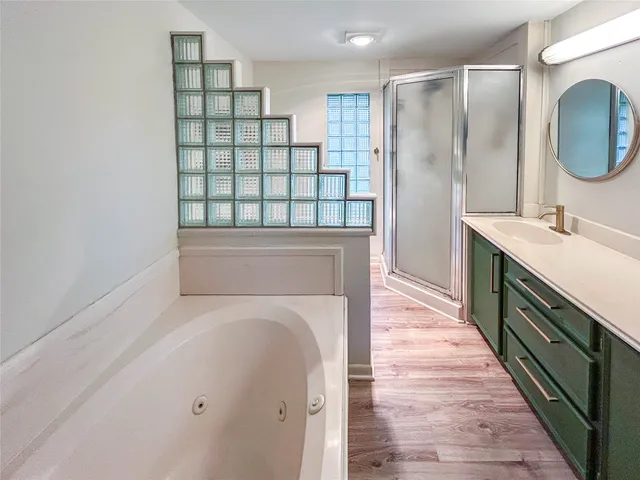 $240,000 | 530 Circle Way, Lake Jackson, TX 77566