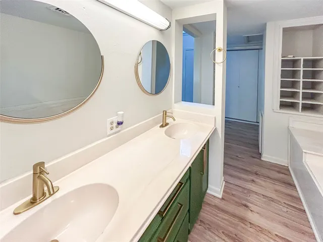 $240,000 | 530 Circle Way, Lake Jackson, TX 77566