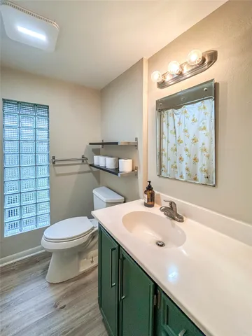 $240,000 | 530 Circle Way, Lake Jackson, TX 77566