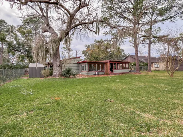 $240,000 | 530 Circle Way, Lake Jackson, TX 77566