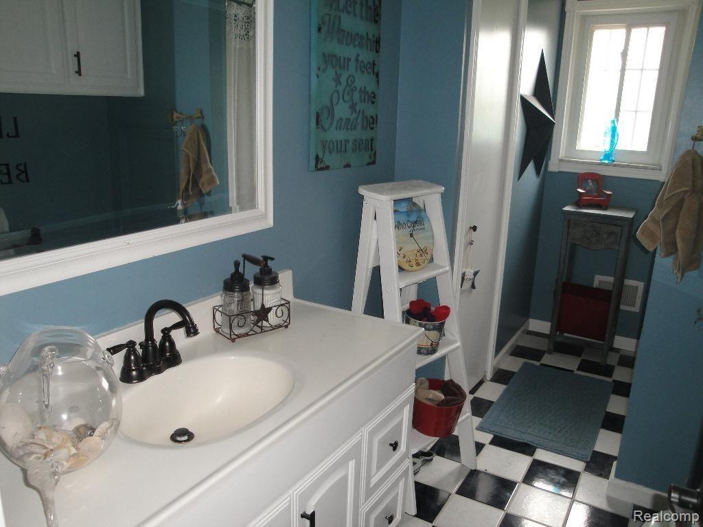 67976 Van Dyke Road, Unit 10 Washington, MI 48095 - Photo 12 of 18 #12 Full Bath.jpg