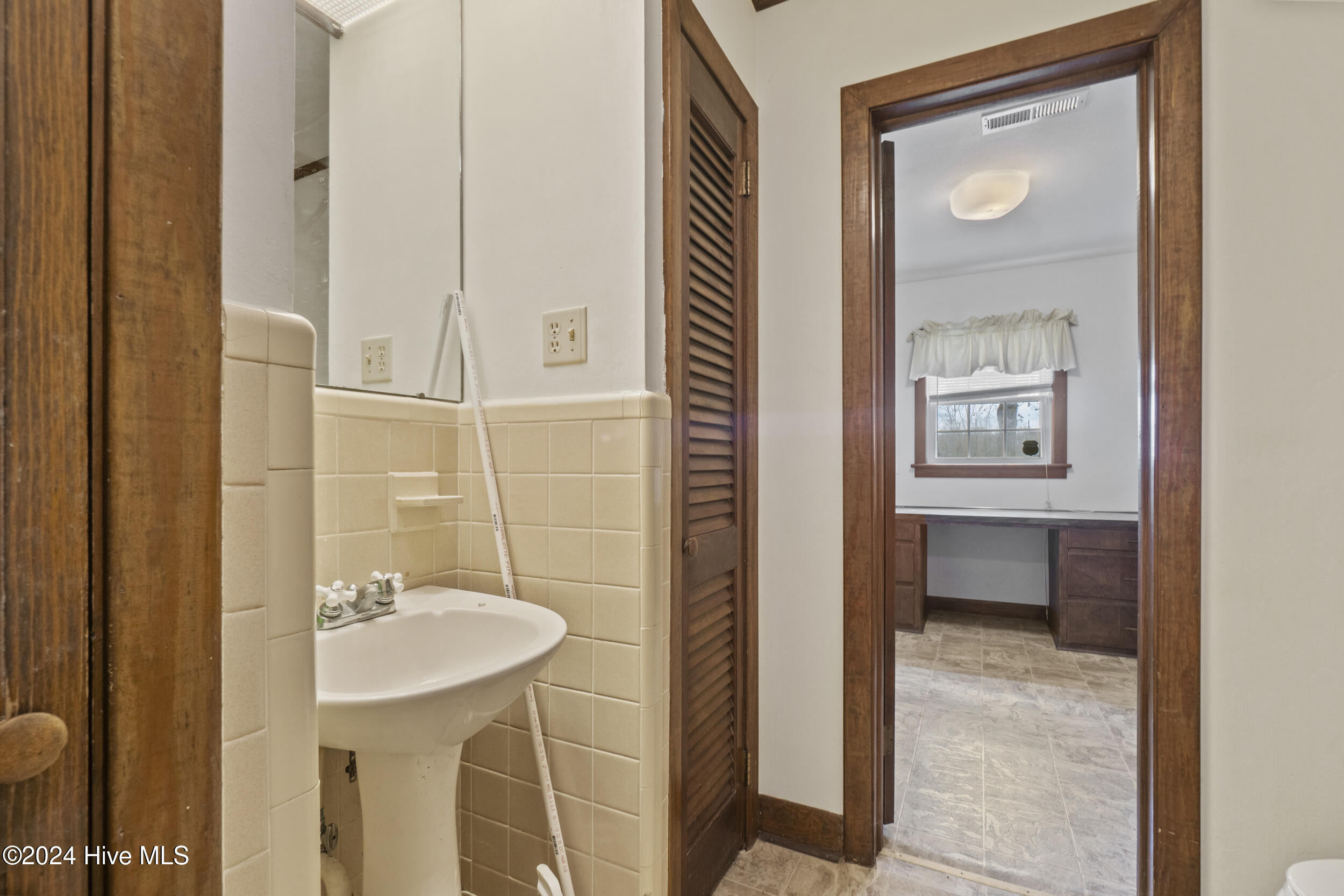22 Hackley Road Gates, NC 27937 - Photo 19 of 45 Bathroom 2