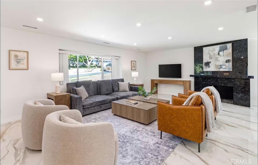 10643 Atlanta Avenue Porter Ranch, CA 91326 - Photo 3 of 27 Gallery Image 3