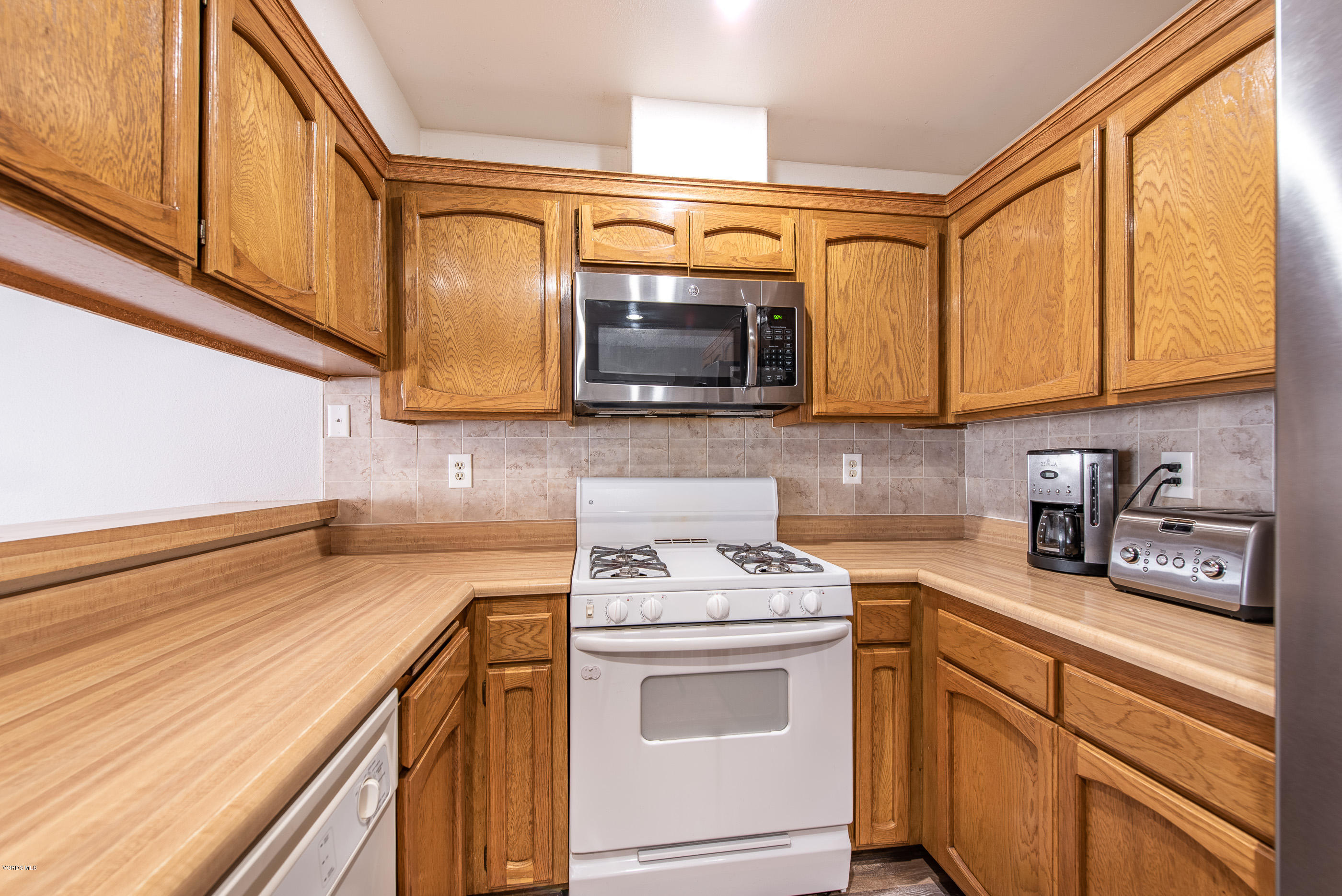 14977 Reedley Street Moorpark, CA 93021 - Photo 9 of 27 14977 Reedley St Moorpark-9