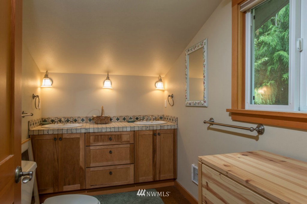19623 Robinwood Road Southwest Vashon, WA 98070 - Photo 14 of 24 Gallery Image 14