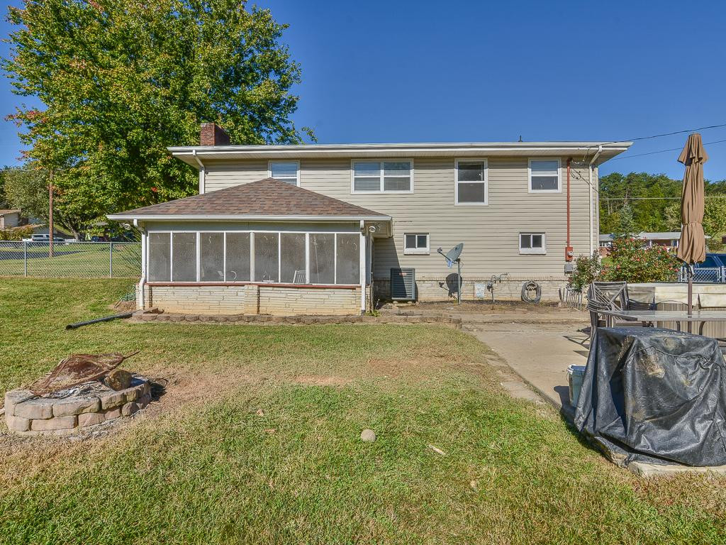 612 Pine Ridge Road Johnson City, TN 37601 - Photo 29 of 32 Back of house