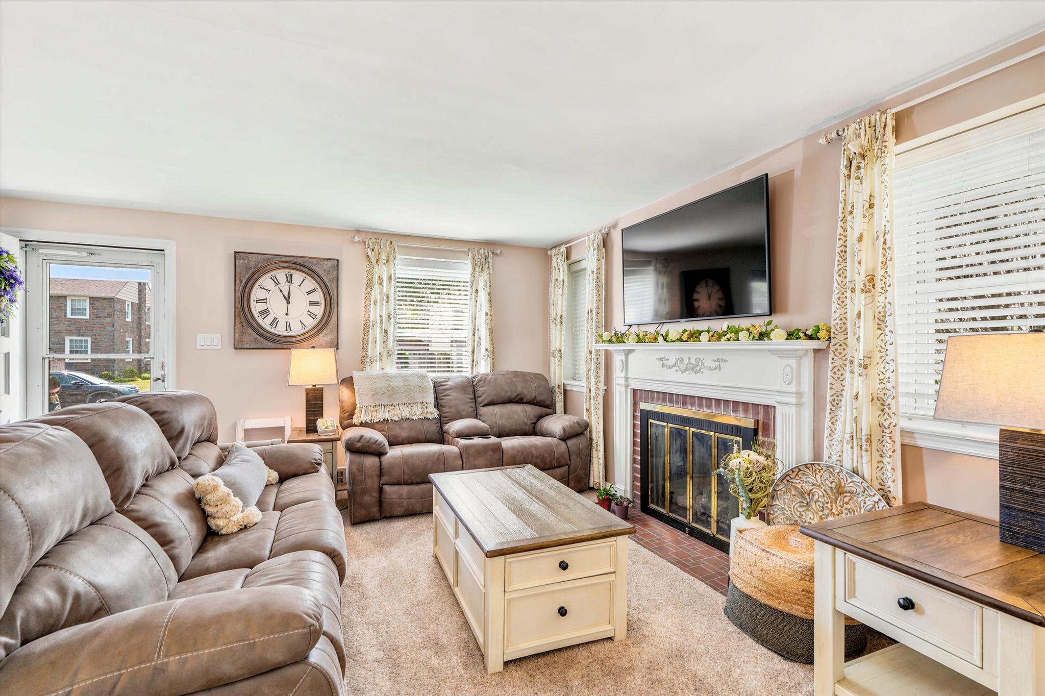 408 Maplewood Road Springfield, PA 19064 - Photo 5 of 24 Living room with gas fireplace