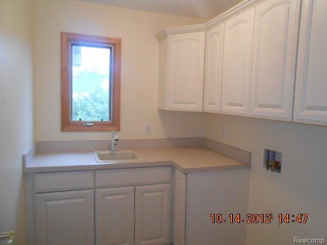 430 Golfview Way Monroe, MI 48162 - Photo 9 of 15 430 Golfview Way laundry rm.JPG