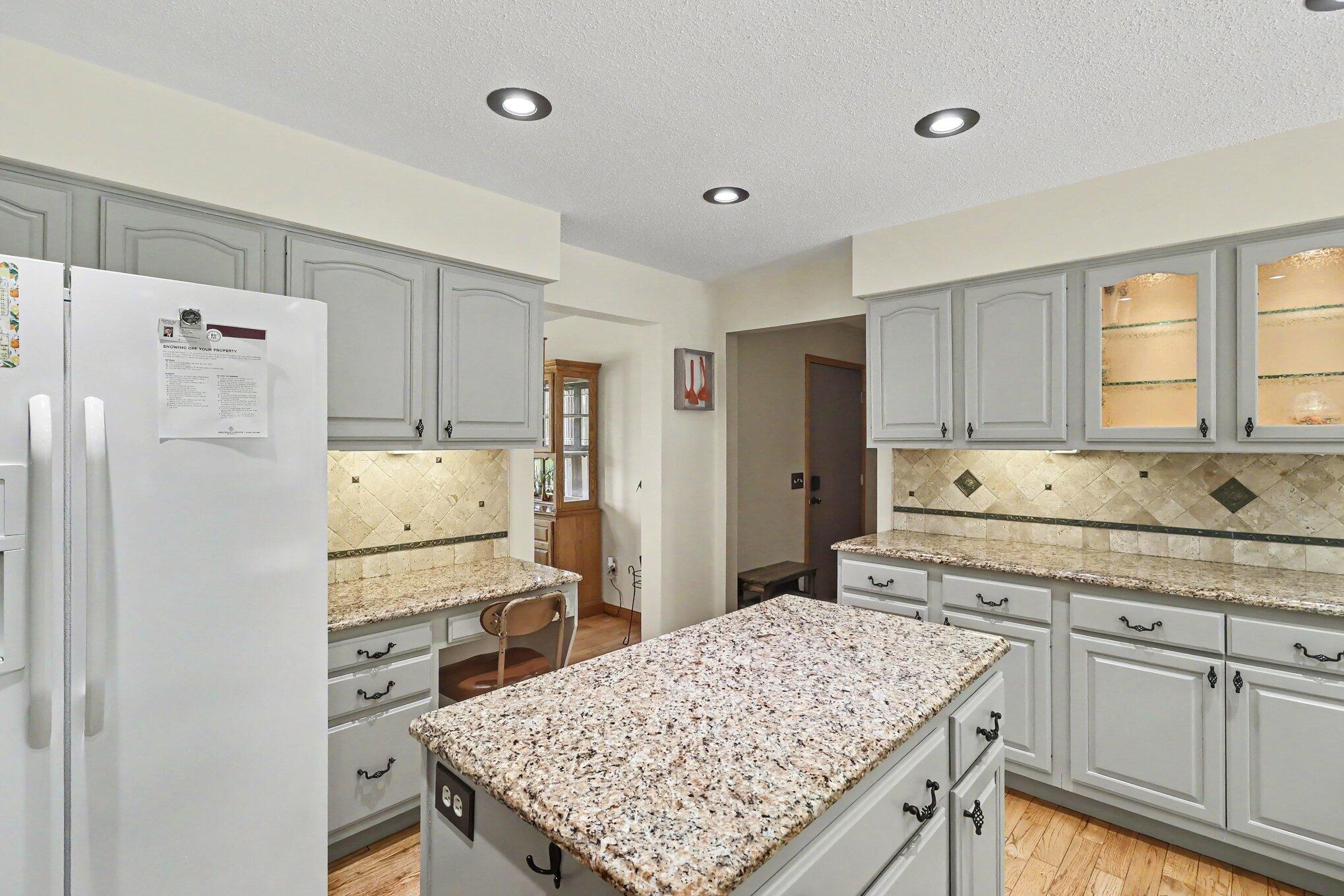 2685 Hunters Point Kalamazoo, MI 49048 - Photo 6 of 34 006_file_1749