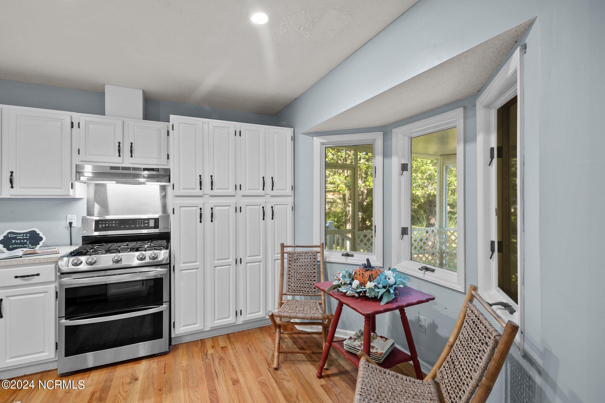 816 Helm Drive New Bern, NC 28560 - Photo 13 of 44 26-web-or-mls-BLS_0042