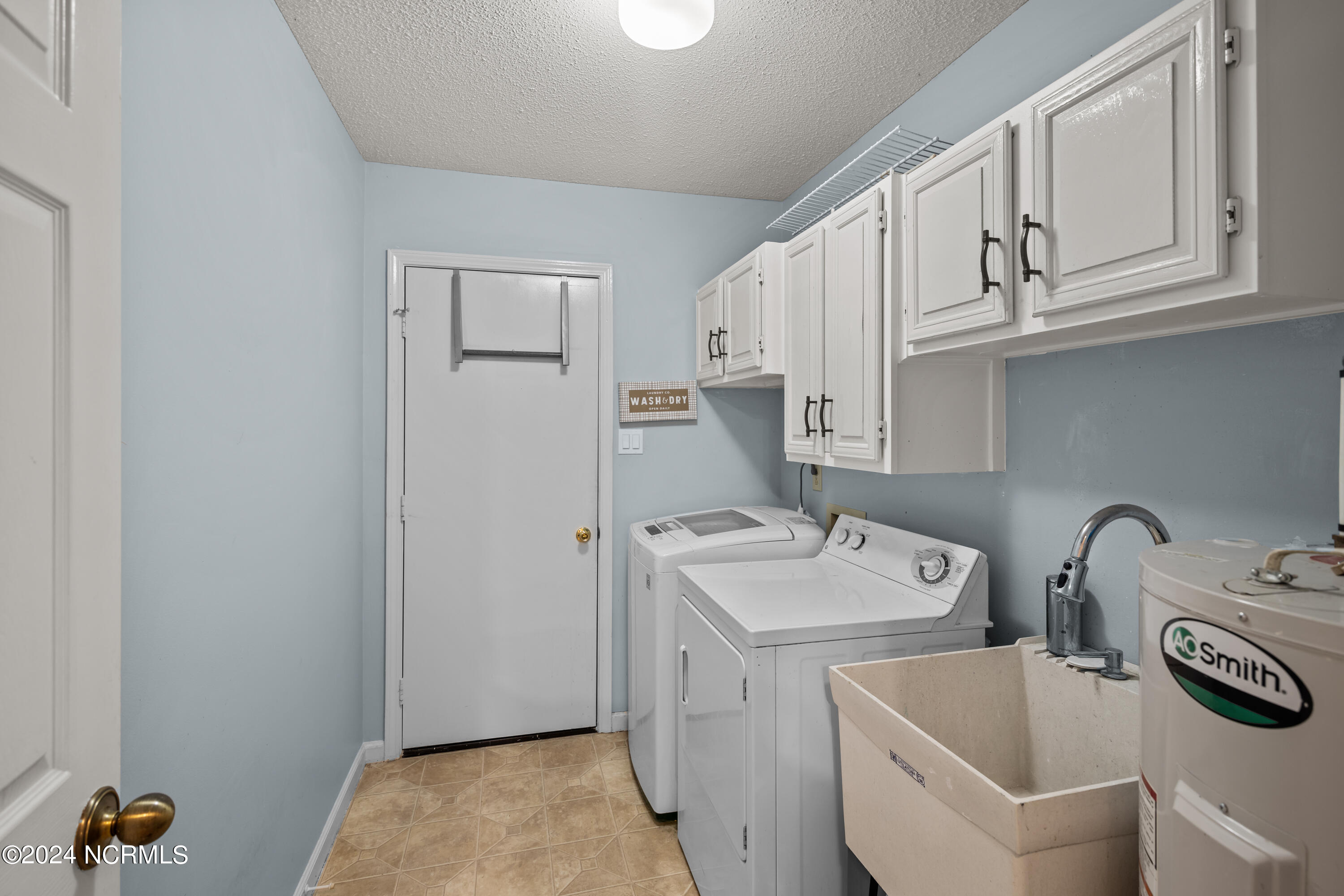 816 Helm Drive New Bern, NC 28560 - Photo 31 of 44 Laundry Room