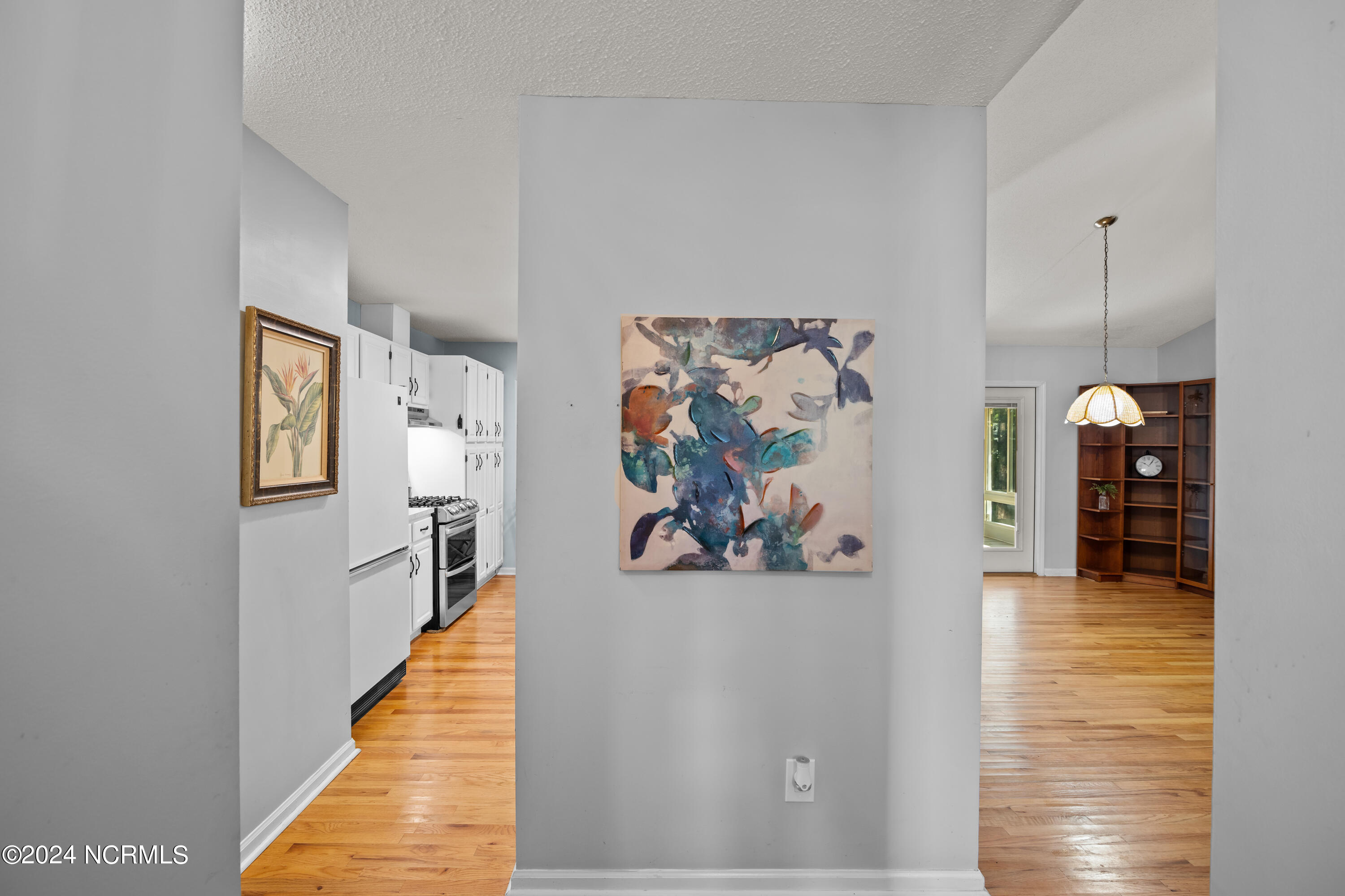 816 Helm Drive New Bern, NC 28560 - Photo 34 of 44 Front Foyer