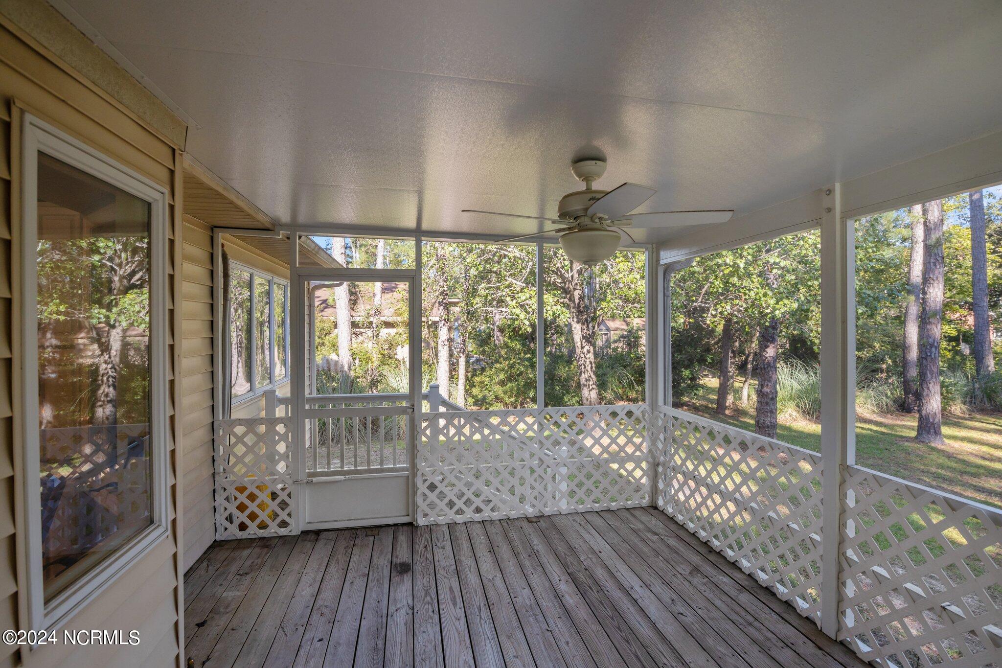816 Helm Drive New Bern, NC 28560 - Photo 37 of 44 Screened in Porch