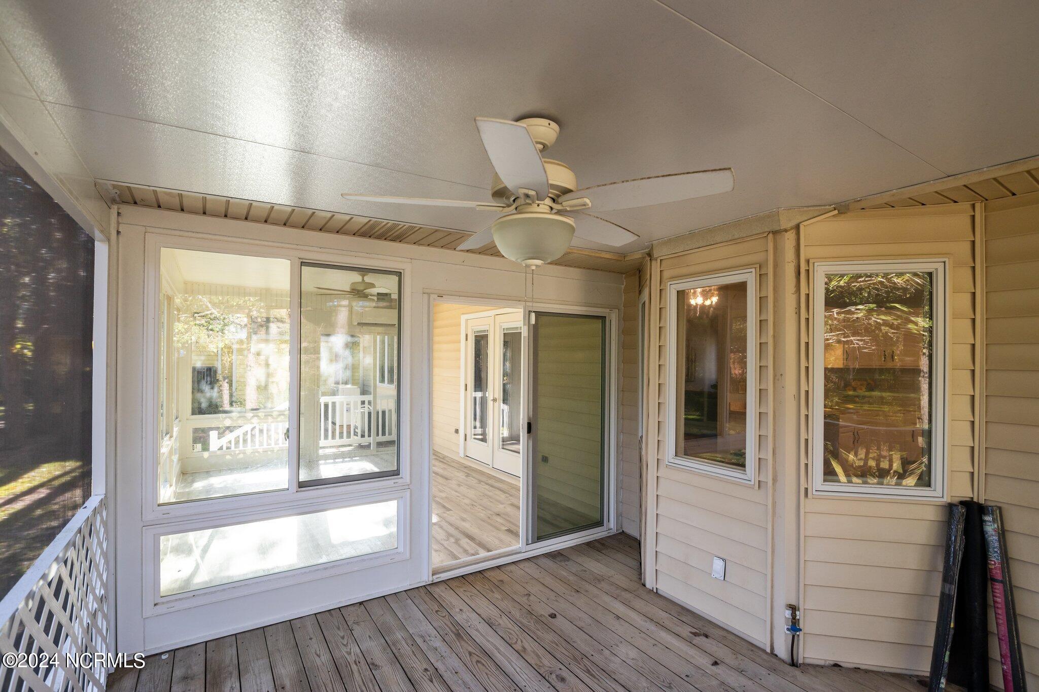 816 Helm Drive New Bern, NC 28560 - Photo 38 of 44 Screened in Porch