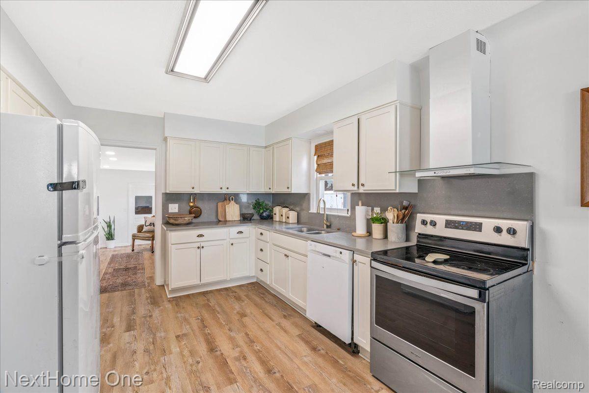 1011 Oak Grove Road Jackson, MI 49203 - Photo 8 of 23 all appliances included