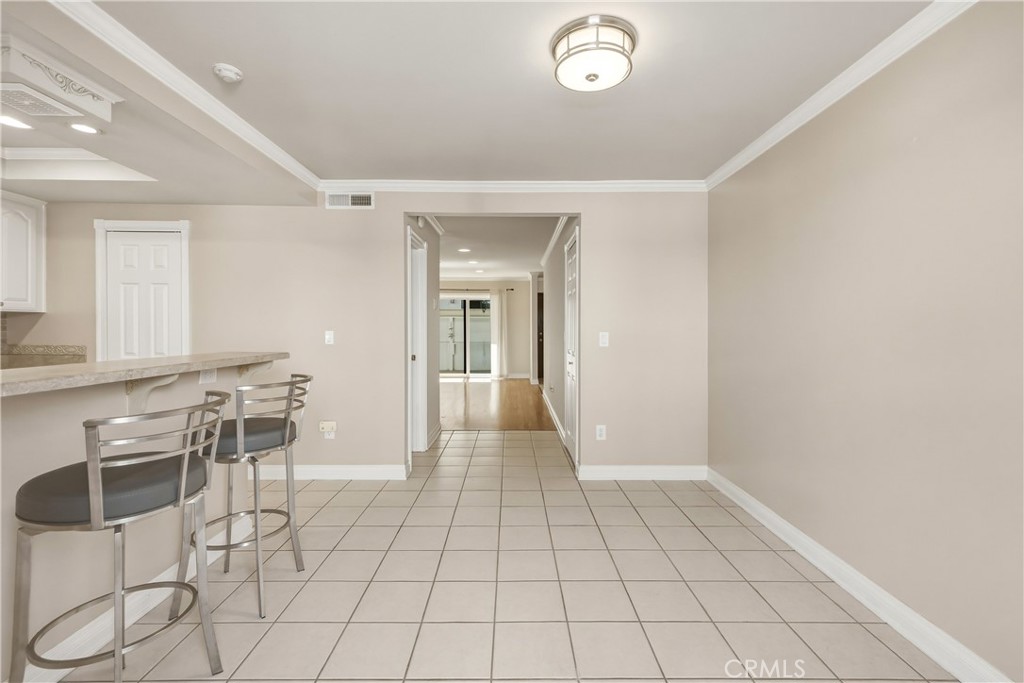 2615 Ruhland Avenue, Unit 15 Redondo Beach, CA 90278 - Photo 12 of 44 Breakfast bar area