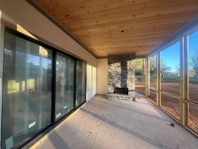 a building with a outdoor space