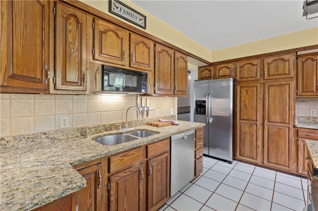 452 School Road Clinton, PA 15026 - Photo 10 of 25 Gallery Image 10