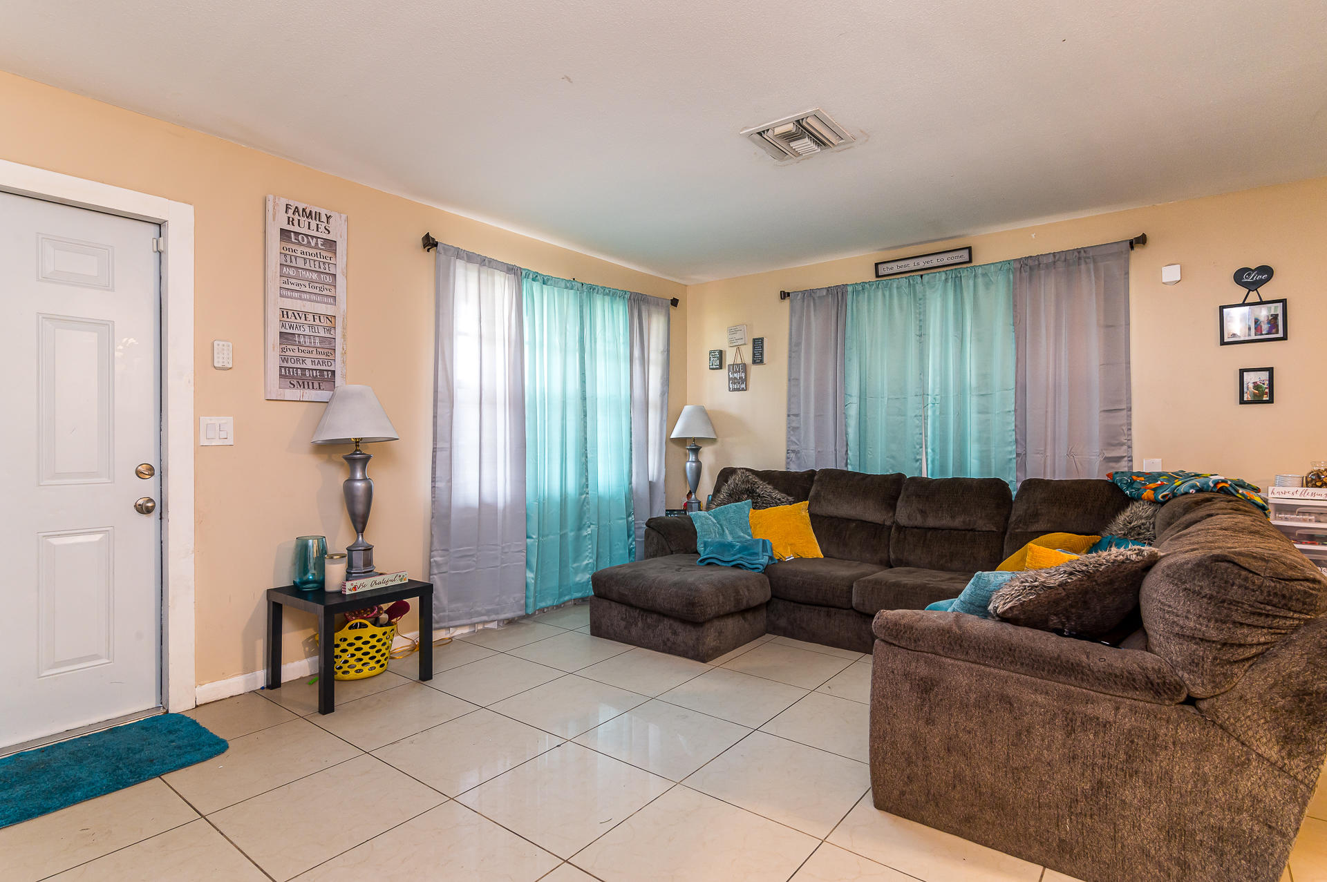 1130 West 1st Street Riviera Beach, FL 33404 - Photo 5 of 25 photo-20