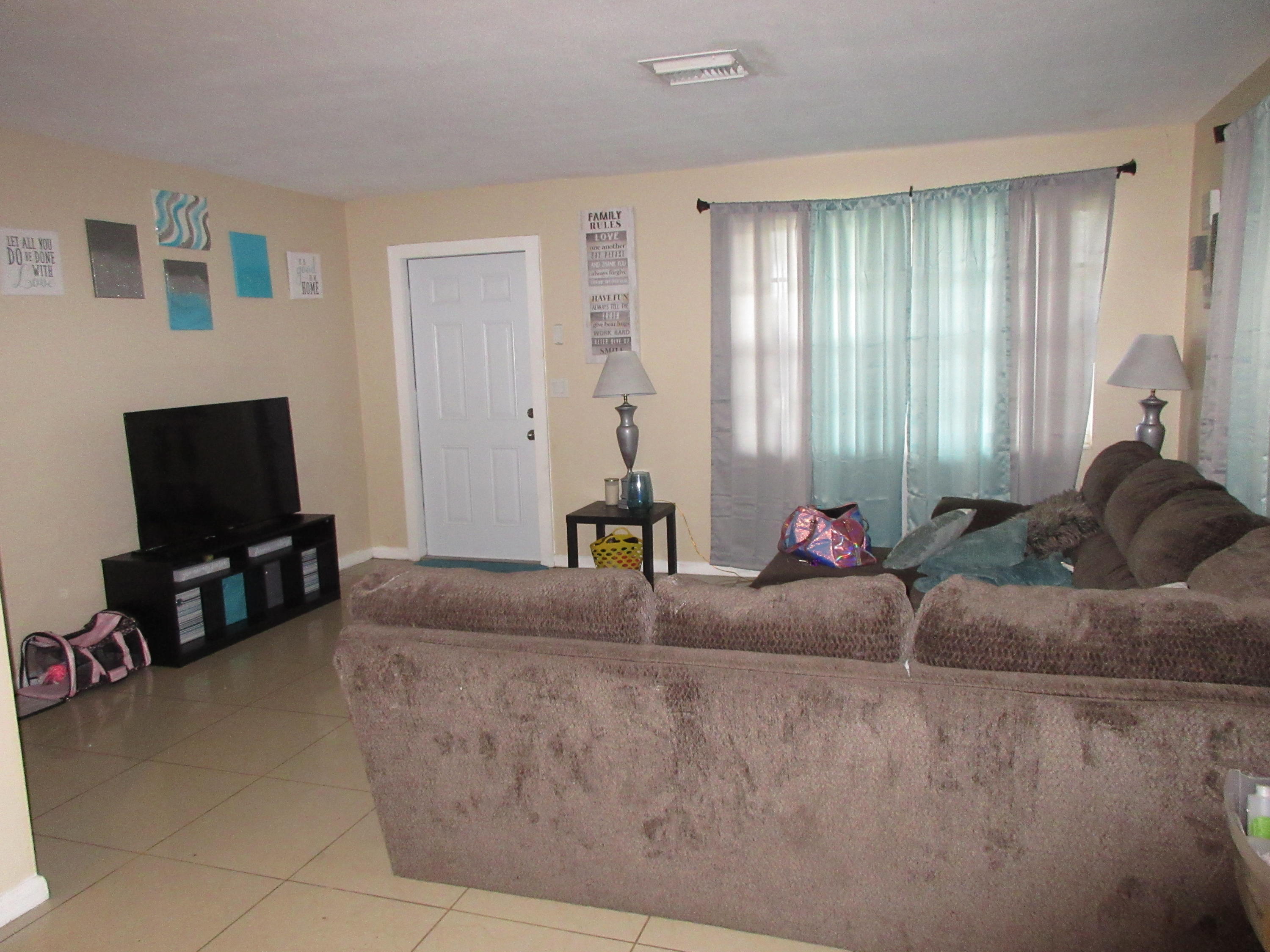 1130 West 1st Street Riviera Beach, FL 33404 - Photo 8 of 25 IMG_0317