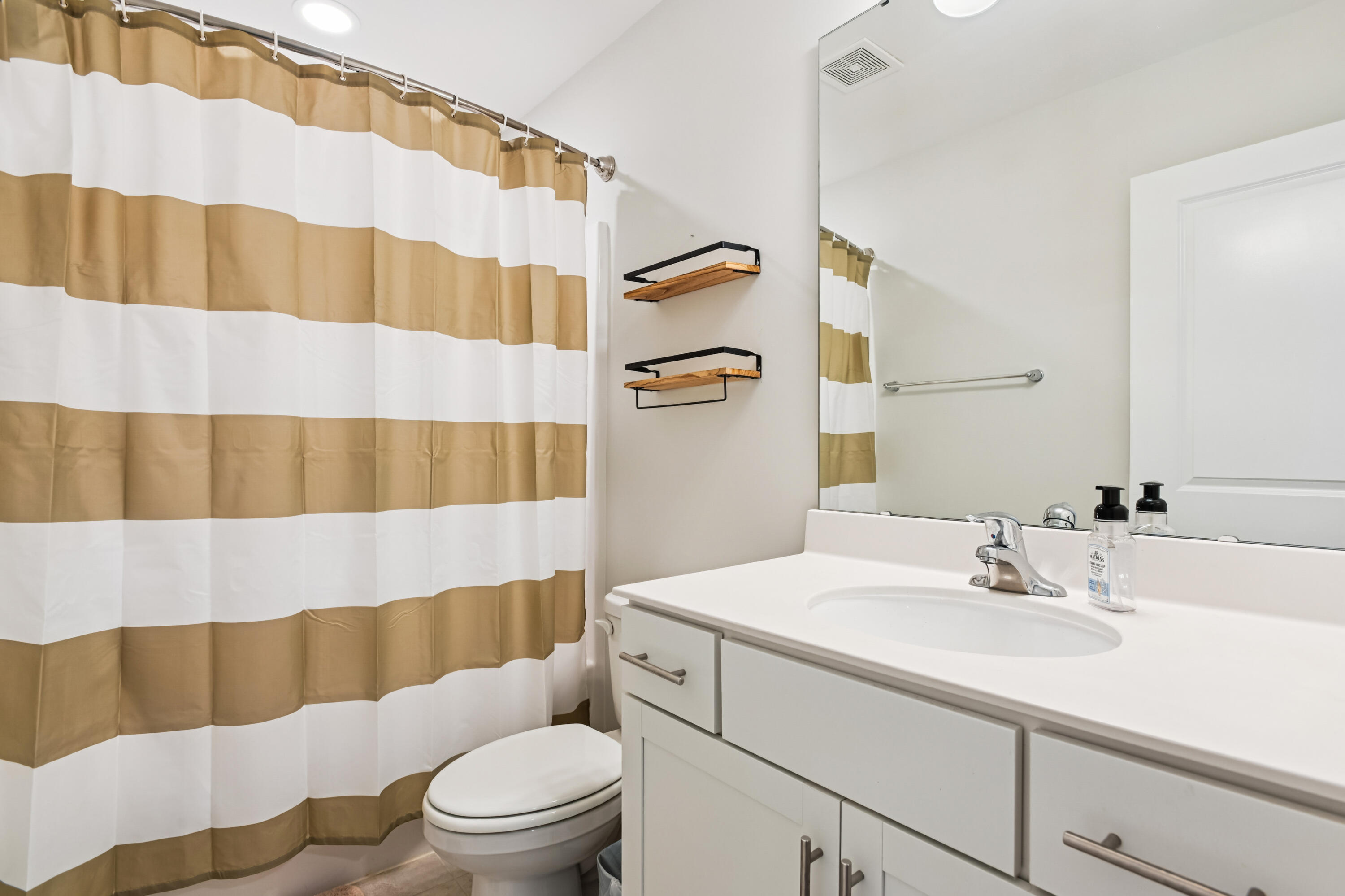 401 Stoneleigh Lane Moncks Corner, SC 29461 - Photo 21 of 32 Second Bathroom
